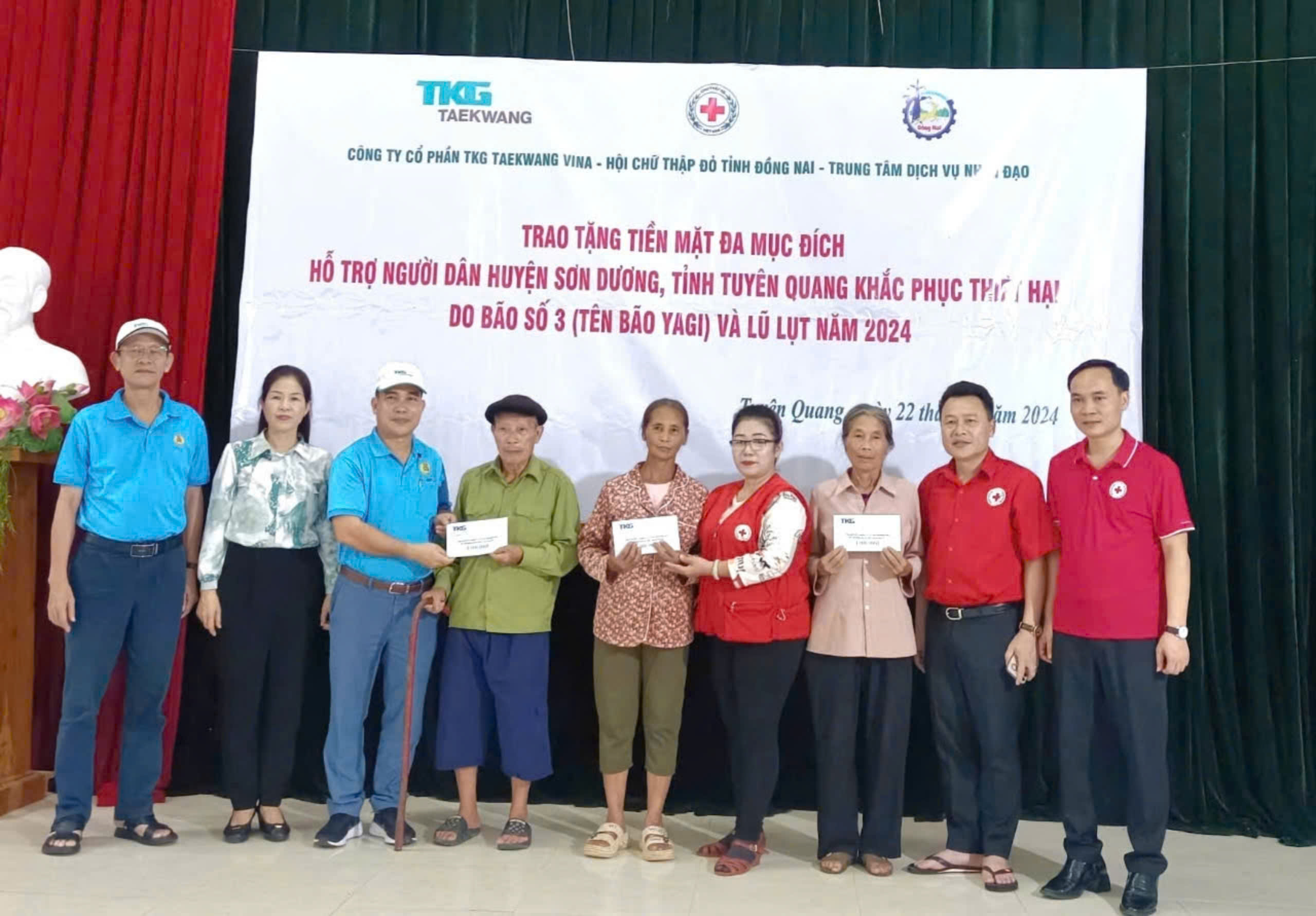 Hội Chữ thập đỏ Việt Nam chia sẻ với người dân bị thiệt hại do bão số 3