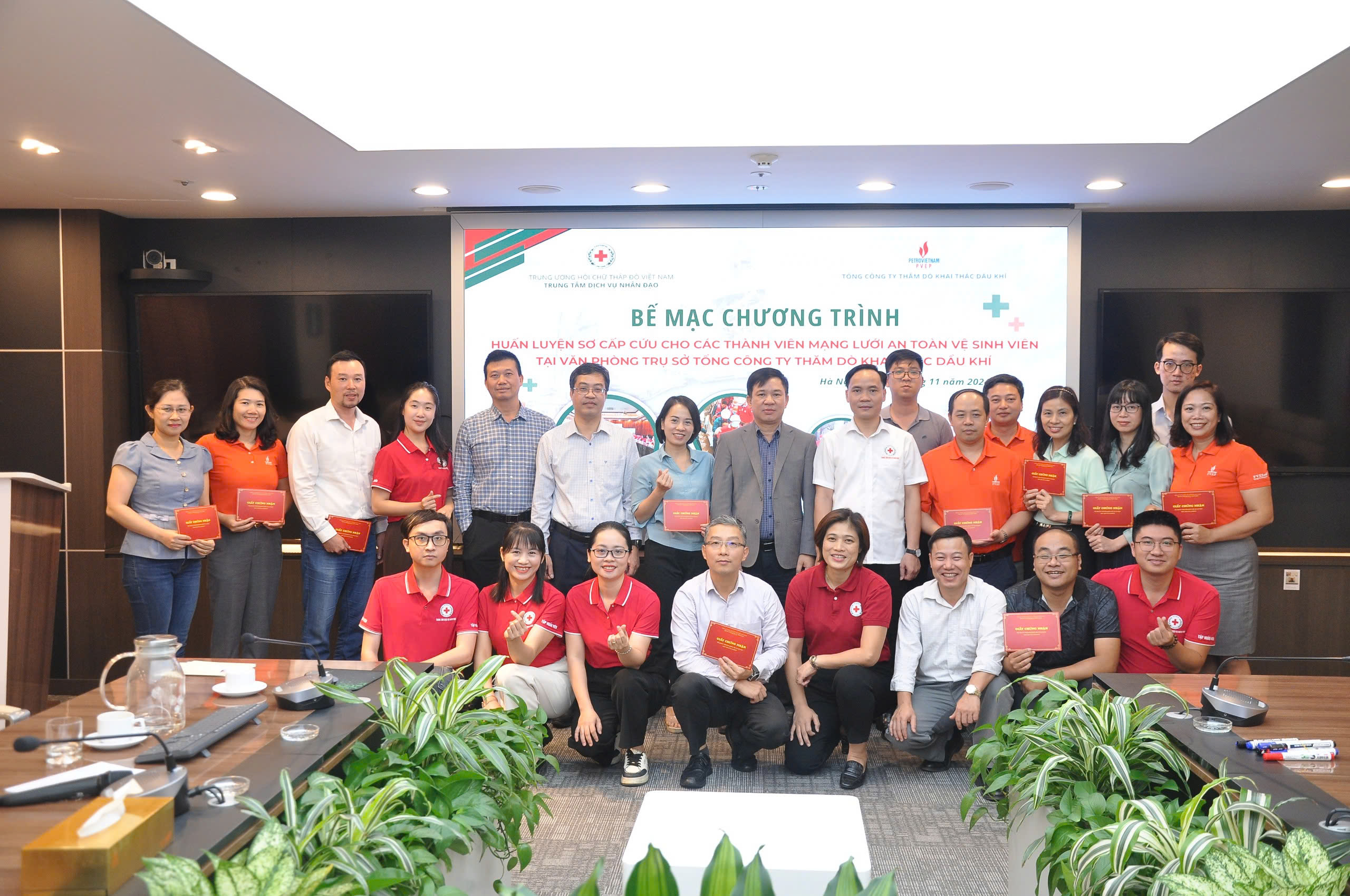 Bế mạc khoá huấn luyện Sơ cấp cứu tại Tổng công ty Thăm dò Khai thác Dầu khí